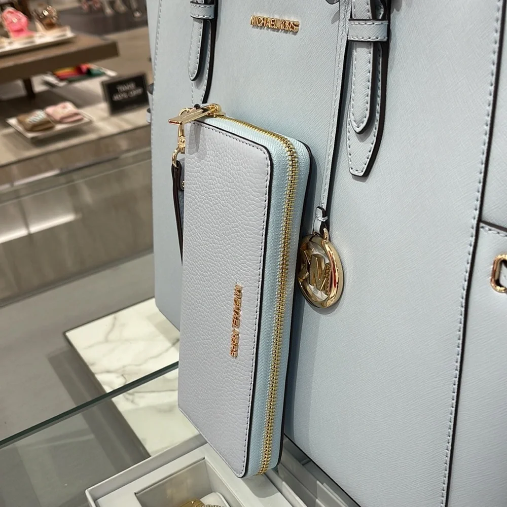 MICHAEL KORS LARGE TRAVEL CONTINENTAL WRISTLET WALLET PHONEHOLDER  Vista Blue